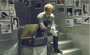 « Dexter » (Michael C. Hall) ou la vie presque ordinaire d'un tueur en série.