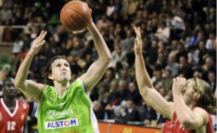 « Ça me plaît d'évoluer pour Vincent Collet », explique Laurent Foirest (en vert).