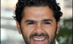 Jamel Debbouze a égratigné Nicolas Sarkozy en estimant qu'"on (pouvait) s'attendre à tout" avec le ministre de l'Intérieur, jeudi lors d'une conférence de presse présentant le film "Indigènes", en compétition à Cannes, dans lequel l'acteur tient un des rôles principaux.