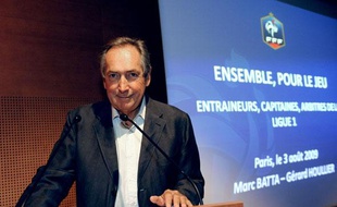 Gérard Houllier, DTN du football français, le 3 août 2009 au siège de la FFF à Paris.