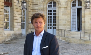 A Bordeaux, le 22 septembre 2014, Nicolas Florian repond aux critiques de l'opposition socialiste sur le parking des Grands Hommes.