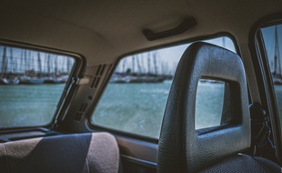 Illustration de l'intérieur d'une voiture