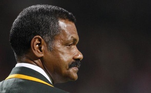 Peter de Villiers, sélectionneur de l'Afrique du Sud, mécontent après la défaite de son équipe face à la France, le 13 novembre 2009