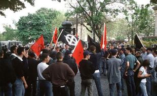 Marine Le Pen est-elle la fille du Général de Gaulle ? 310x190_manifestation-gud-7-mai-1994