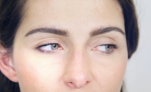 Un regard intense.