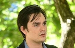 Alain-Fabien Delon attaque son frère et sa sœur pour faire annuler le testa…
