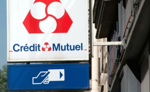 Le groupe américain General Electric a annoncé jeudi être entré en négociations exclusives avec le groupe bancaire Crédit mutuel en vue de lui céder ses activités de crédit-bail et d'affacturage en France et en Allemagne