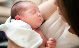 La suspecte a été inculpée et placée en détention pour avoir tenté d'enlever le bébé âgé de 8 jours.