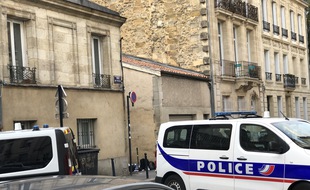 L'accès à l'impasse où est situé le domicile de jeune femme démente était bloquée lundi soir par les véhicules de police.