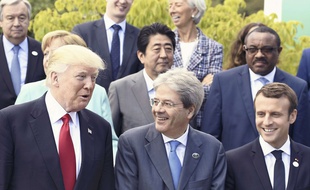 Le président américain Donald Trump, le Premier ministre italien Paolo Gentiloni et le président français Emmanuel Macron lors du sommet du G7 à Taormine, en Italie.