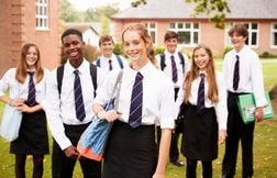 Des cours contre la misogynie dans les écoles dès 2026 au Royaume-Uni