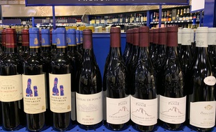 Des vins français dans un supermarché de Los Angeles, le 18 août 2019.