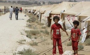 La Jordanie "coopèrera pleinement avec la France" pour apporter une aide médicale d'urgence aux victimes des combats en Syrie, a assuré mercredi l'Elysée après un entretien téléphonique du président François Hollande et du roi Abdallah II de Jordanie.