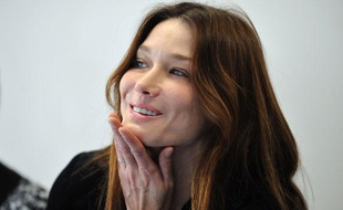 Carla Bruni-Sarkozy lors d'une visite dans un lycée de Bondy, le 26 novembre 2009.
