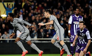 Michy Batshuayi a ouvert le score dès la 2e minute et a signé le doublé à la 44e minute, face à Toulouse, le 6 mars 2015. / AFP PHOTO/NICOLAS TUCAT