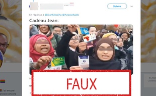 Non, ces femmes n'ont pas brandi ces cartes pendant la marche contre l'islamophobie.
