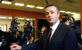 Le candidat FN Laurent Lopez élu conseiller général dans le canton de Brignoles (Var) le 13 octobre 2013.
