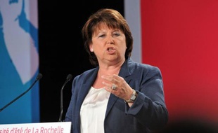 Martine Aubry, qui devrait bientôt passer la main comme numéro un du PS, a fixé au parti une feuille de route claire et ferme de soutien au gouvernement mais aussi de propositions, dimanche en clôturant l'université d'été de La Rochelle.