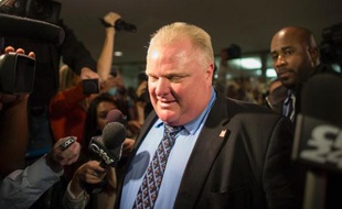 Le maire de Toronto Rob Ford a été accusé mercredi d'avoir fait passer à tabac l'ancien fiancé de sa soeur pour le dissuader de rendre public ses problèmes d'abus d'alcool et de drogue.