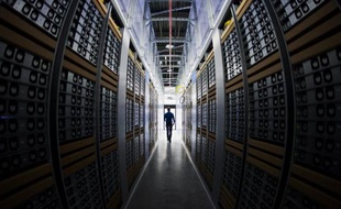 La Big Data, l'analyse de données informatiques à très grande échelle grâce à des outils spécialisés, "est un enjeu majeur pour la pub et le marketing" chiffré en dizaines de milliards d'euros dans les 2 ou 3 prochaines décennies
