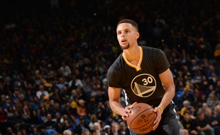 Stephen Curry lors de la victoire de Golden State contre Sacramento, le 28 novembre 2015 à Oackland.