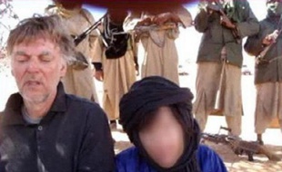 Photo de touristes européens diffusée le 18 septembre 2009 par la branche nord-africaine d'Al Qaida, qui avait renvendiqué l'enlèvement au Niger.