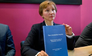 Marina Litvinenko, veuve de l'ex-agent du KGB présente à la presse à Londres le 21 janvier 2016 le rapport judiciaire sur la mort de son mari Alexandre Litvinenko