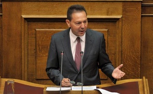 Un délai supplémentaire pour l'ajustement budgétaire des finances grecques est "nécessaire" afin de faire face à la récession, a annoncé samedi soir le ministre des Finances Yannis Stournaras.