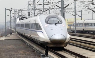Un train à grande vitesse sur une ligne entre Pékin et Guangzhou, en 2012