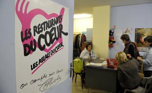 Les Restos du Coeur vont "malheureusement" battre leur record de fréquentation dans leurs 2.000 centres d'aide alimentaire, a dit vendredi soir à l'AFP Olivier Berthe, président de l'association créée par Coluche.