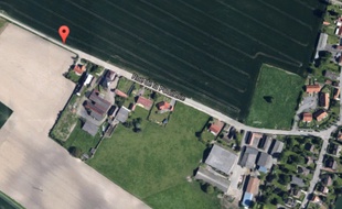 L'endroit où une nouvelle étable et une cuve doivent être construites, près de la zone des champs captant.