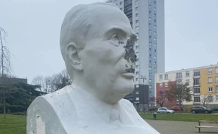 Le buste de l'ancien président, situé à Coulaines, a été vandalisé