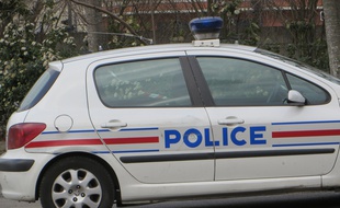 Une voiture de police. Illustration.