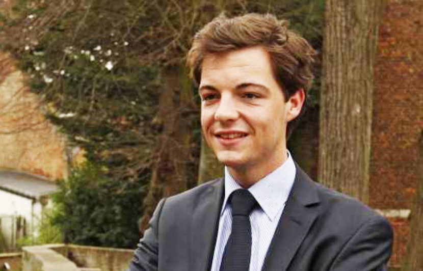 Le Maire Le Plus Jeune De France Esam Solidarity