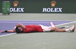 Chaleur, humidité… Djokovic s’écroule sur le court après un énorme point