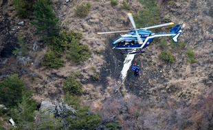 Photo des lieux du crash de l'A320 de Germanwings dans les Alpes, le 25 mars 2015.
