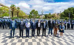 Vendredi 21 mai 2021, sur la place Masséna à Nice, 200 policiers municipaux se sont rassemblés avec Christian Estrosi à leurs côtés
