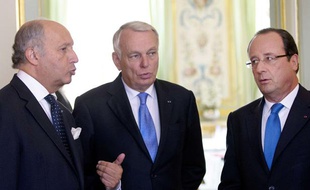 Laurent Fabius, Jean-Marc Ayrault et François Hollande avant le Conseil de défense sur la crise syrienne, à l'Elysée, le 28 août 2013.