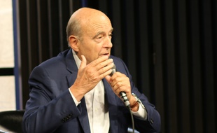 Alain Juppé, à la Station Ausone de la librairie Mollat, le 23 juin 2019.