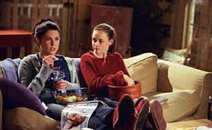 Lauren Graham et Alexis Bledel dans la série « Gilmore Girls ».