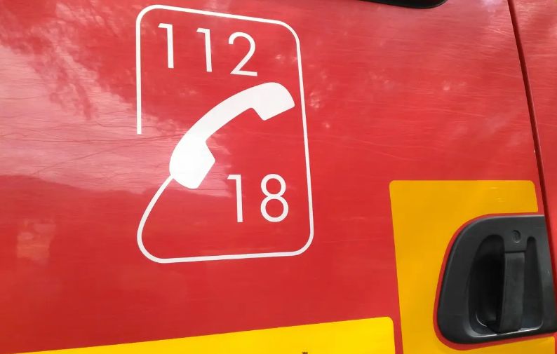 Les pompiers ont lutté contre les flammes pendant six heures.