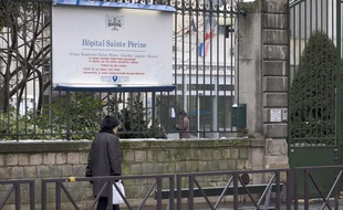 L'entrée de l'hôpital Sainte-Périne, à Paris.