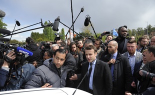 Alexandre Benalla aux côtés d'Emmanuel Macron à Amiens le 26 avril 2017.