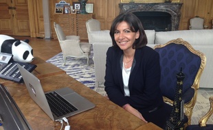 La maire de Paris Anne Hidalgo en chat vidéo avec des internautes le 21 mai 2014