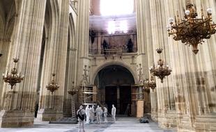 L'un des départs de feux se situait au niveau du grand orgue, près de la façade principale.