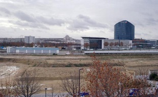 Le groupe de construction Bouygues a décidé de faire appel du jugement qui lui a donné tort il y a un mois contre le Canard enchaîné dans l'affaire dite du "Pentagone français", a-t-on appris vendredi auprès de son avocat.