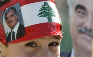 Le Liban commémorait en masse mardi à Beyrouth le premier anniversaire de l'assassinat de l'ex-Premier ministre Rafic Hariri, un tournant historique qui a conduit à la fin de près de 30 ans de présence syrienne dans le pays.