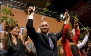 Laurent Fabius, candidat à l'investiture du PS pour l'élection présidentielle, a nettement marqué sa différence avec ses concurrents dans le parti en se présentant, samedi près de Rouen, comme le champion du projet socialiste dont Ségolène Royal chercherait à se démarquer