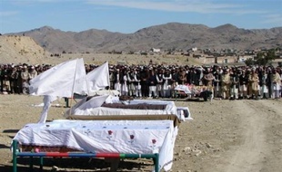 Au moins 18 personnes, dont des combattants islamistes, ont été tuées lundi dans un nouveau tir de missiles américains dans les zones tribales du nord-ouest du Pakistan, où Washington considère qu'Al-Qaïda et les talibans ont reconstitué leurs forces, ont assuré les services de sécurité.