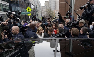 L'actrice américaine Felicity Huffman à sa sortie du tribunal, à Boston, le 13 mai 2019.